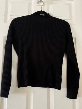 Ribbed Mock Neck Long-Sleeve Sweater - Black